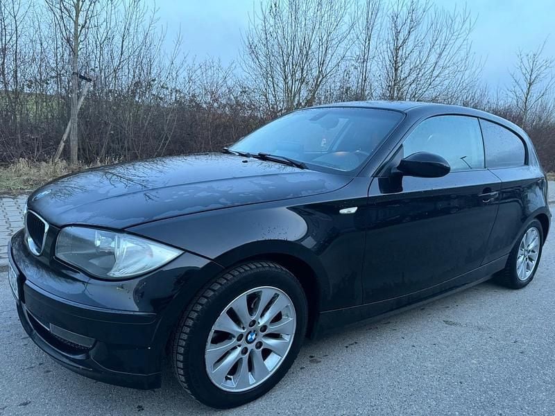Schwarz Gebraucht 2007 BMW 118 Sport Line Kleinwagen | 2.490 € (Superpreis) - Bild 1/4