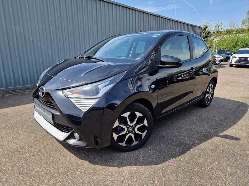 Schwarz Gebraucht 2019 Toyota Aygo X-play Kleinwagen | 10.990 € (Etwas zu teuer) - Bild 1/4