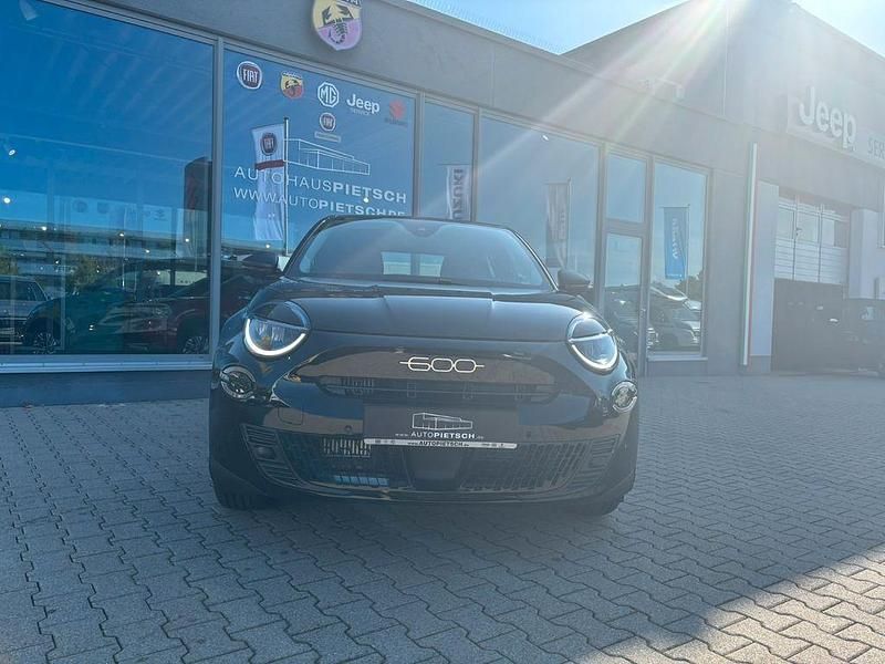 Gebraucht Fiat 600 145 PS (106 kW) 2025 Schwarz Limousine
