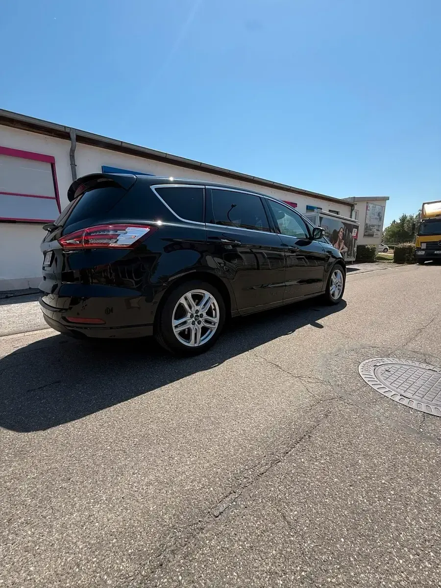 Gebraucht Ford S-MAX Titanium 150 PS (110 kW) 2015 Schwarz Van / Kleinbus