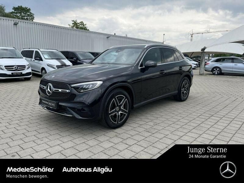 Lack obsidianschwarz (metallic) Gebraucht 2024 Mercedes GLC200 SUV | 51.449 € (Etwas zu teuer) - Bild 1/4