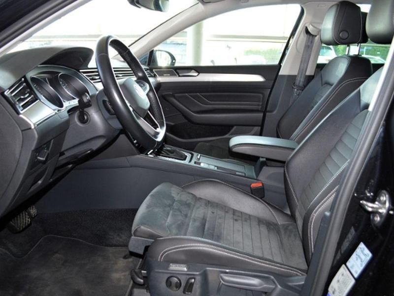 Gebraucht VW Passat Elegance 200 PS (147 kW) 2022 Deep black perleffekt (metallic) Kombi
