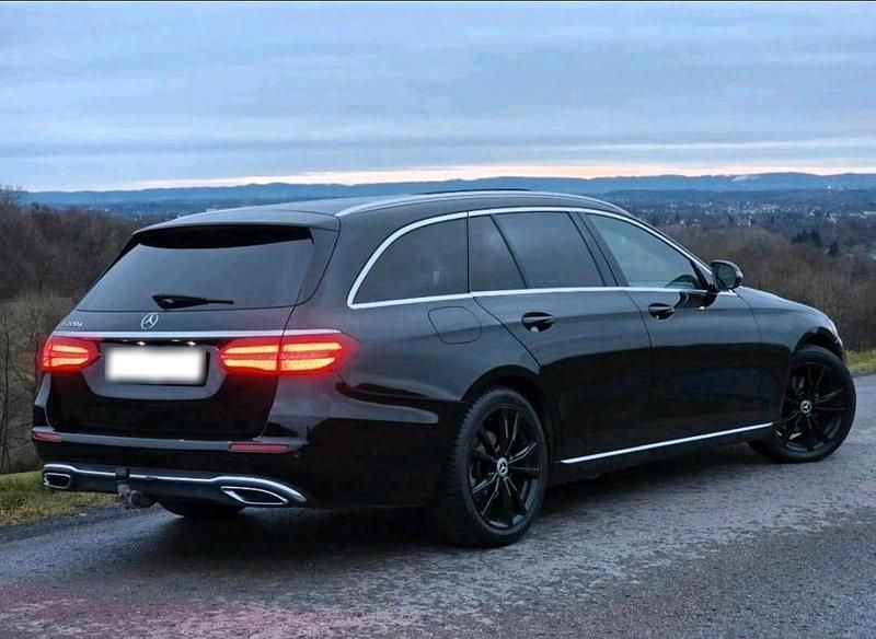 Używany Mercedes E220 AMG 194 KM (142 kW) 2017 Czarny Kombi