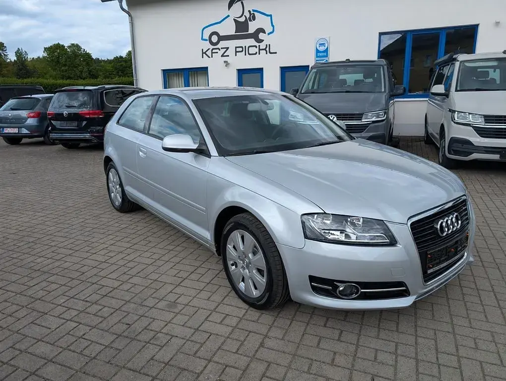 Używany Audi A3 Attraction 102 KM (75 kW) 2010 Srebrny Hatchback