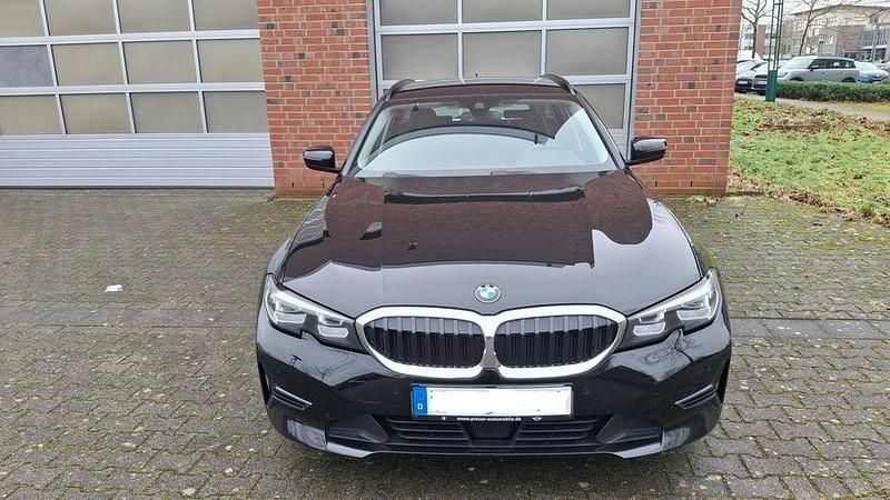 Gebraucht BMW 320 190 PS (139 kW) 2022 Schwarz Kombi