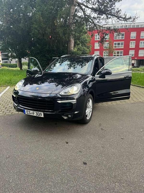Schwarz Gebraucht 2016 Porsche Cayenne SUV | 32.999 € (Etwas zu teuer) - Bild 1/4