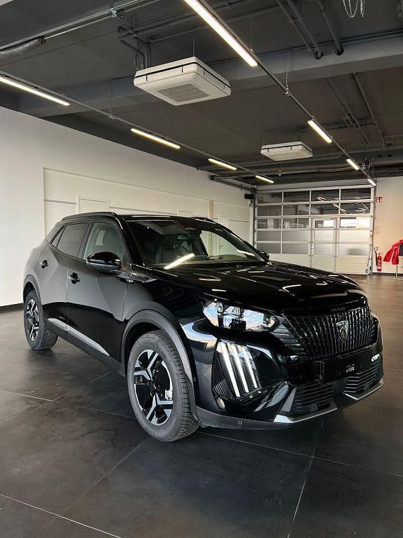 Neu Peugeot 2008 GT 136 PS (100 kW) 2025 Schwarz SUV