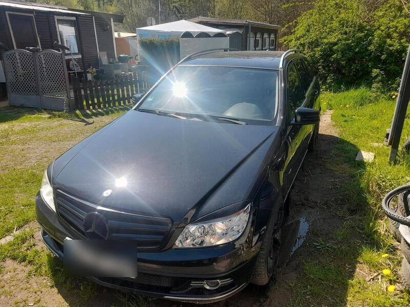 Schwarz Gebraucht 2009 Mercedes 220 Kombi | 2.990 € - Bild 1/4