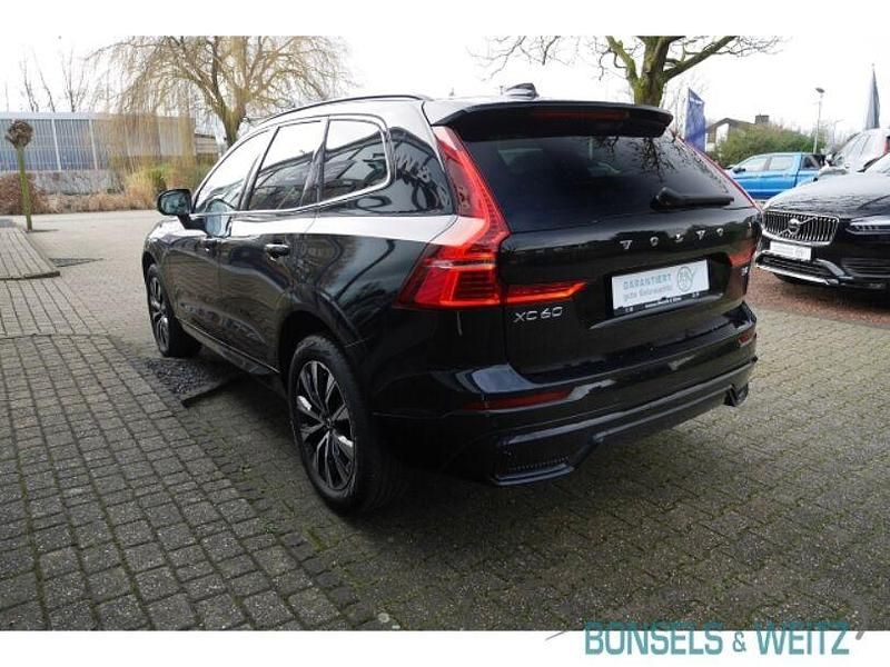 Gebraucht Volvo XC60 Plus 197 PS (144 kW) 2022 Schwarz SUV