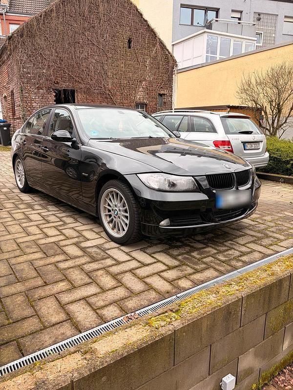 Gebraucht BMW 320 170 PS (125 kW) 2008 Schwarz Limousine