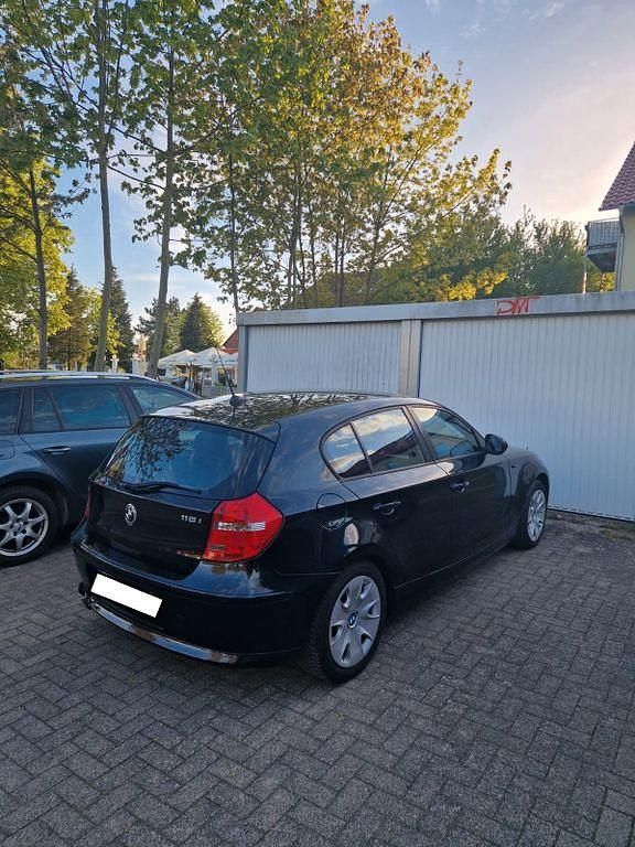 Usata BMW 116 122 CV (89 kW) 2010 Nero Utilitaria