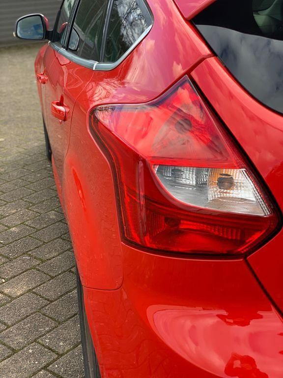 Gebraucht Ford Focus Titanium 182 PS (133 kW) 2014 Rot Limousine