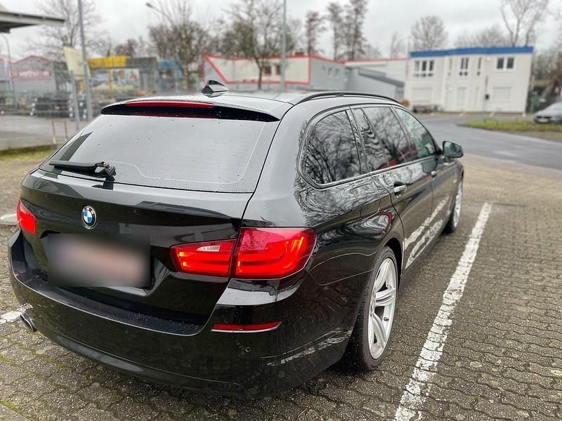 Gebraucht BMW 530 258 PS (189 kW) 2012 Schwarz Kombi