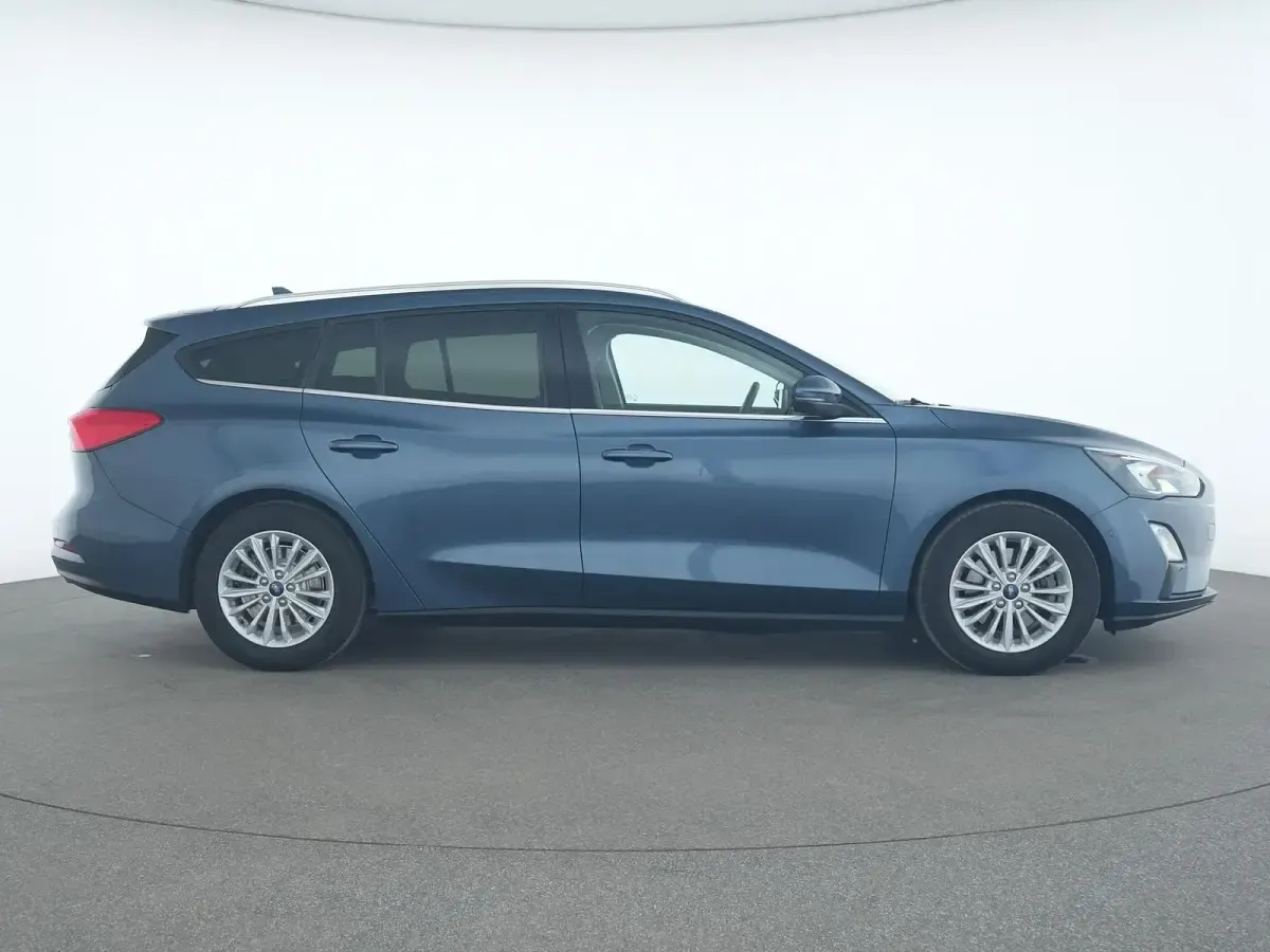 Gebraucht Ford Focus Titanium X 150 PS (110 kW) 2022 Chroma blau Limousine