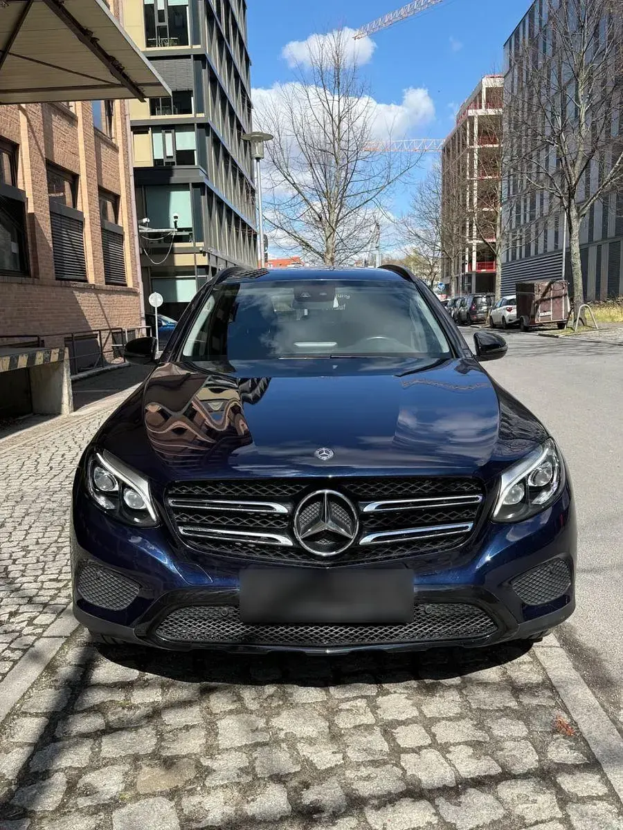 Używany Mercedes GLC250 211 KM (155 kW) 2017 Niebieski SUV