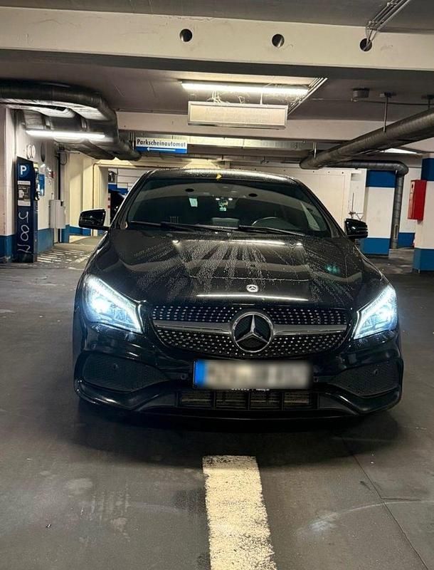 Schwarz Gebraucht 2018 Mercedes CLA220 Shooting Brake AMG Kombi | 15.999 € (Superpreis) - Bild 1/4