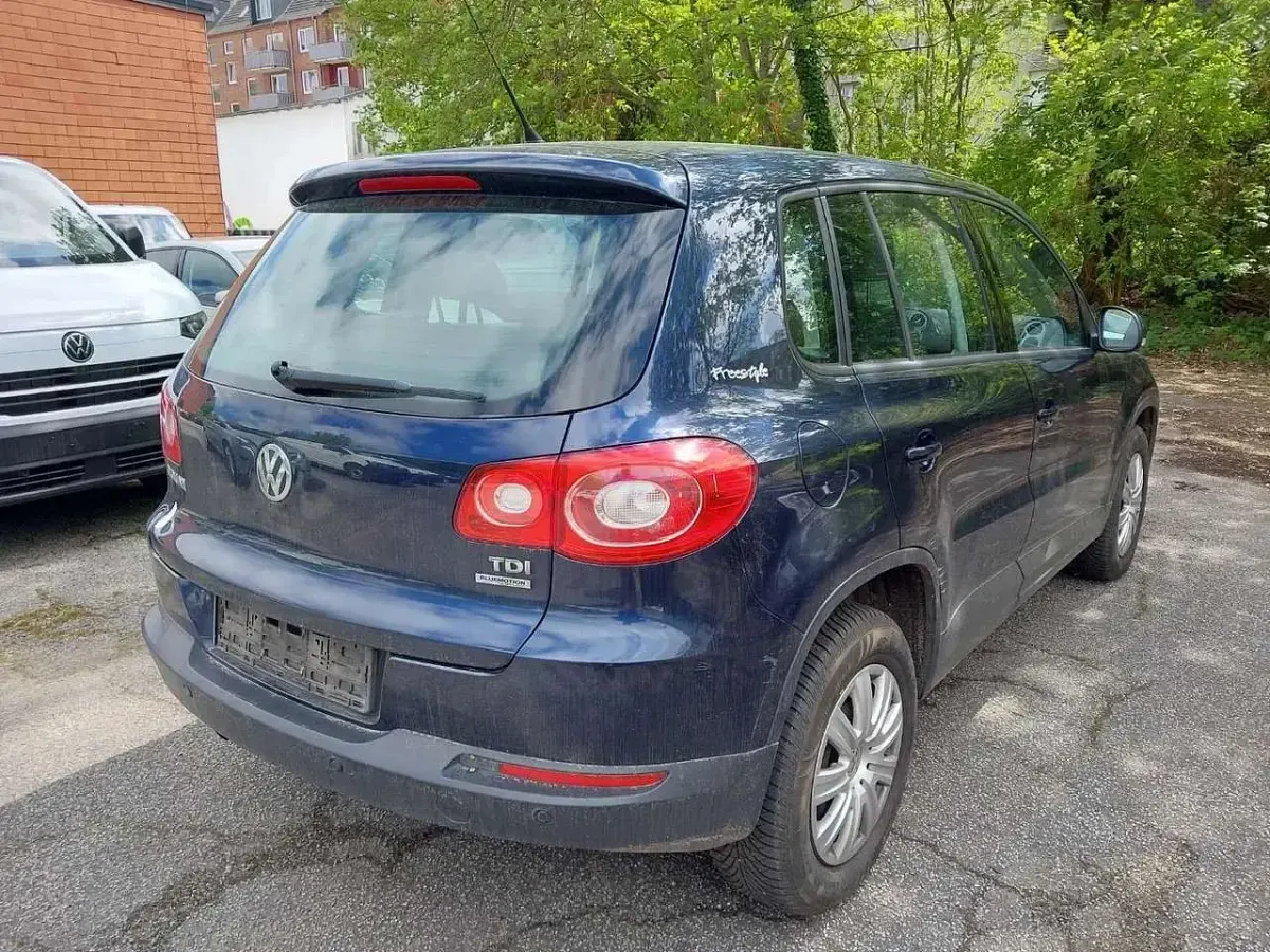 Gebraucht VW Tiguan Freestyle 170 PS (125 kW) 2011 Night bleu SUV