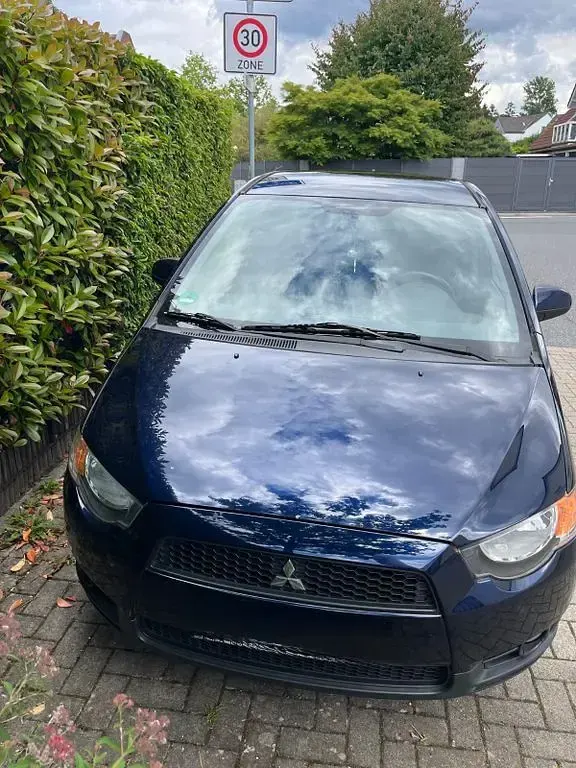 Gebraucht Mitsubishi Colt 95 PS (69 kW) 2012 Blau Kleinwagen