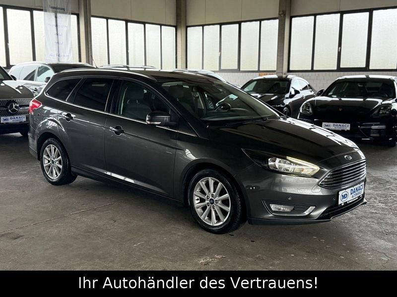 Gebraucht Ford Focus Titanium 125 PS (91 kW) 2018 Grau Kombi