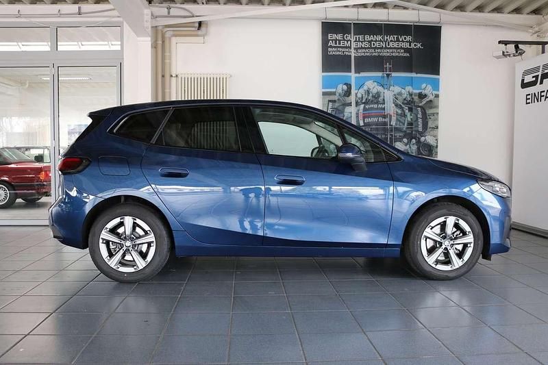 Gebraucht BMW 220 Active Tourer 156 PS (114 kW) 2025 Phytonicblau metallic Van / Kleinbus