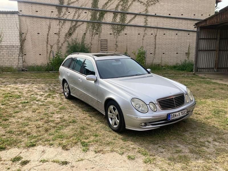 Silber Gebraucht 2006 Mercedes E280 Avantgarde Limousine | 4.000 € (Guter Preis) - Bild 1/4