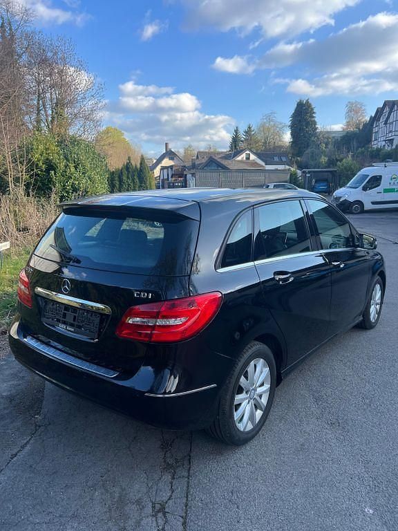 Gebraucht Mercedes B180 109 PS (80 kW) 2012 Schwarz Van / Kleinbus