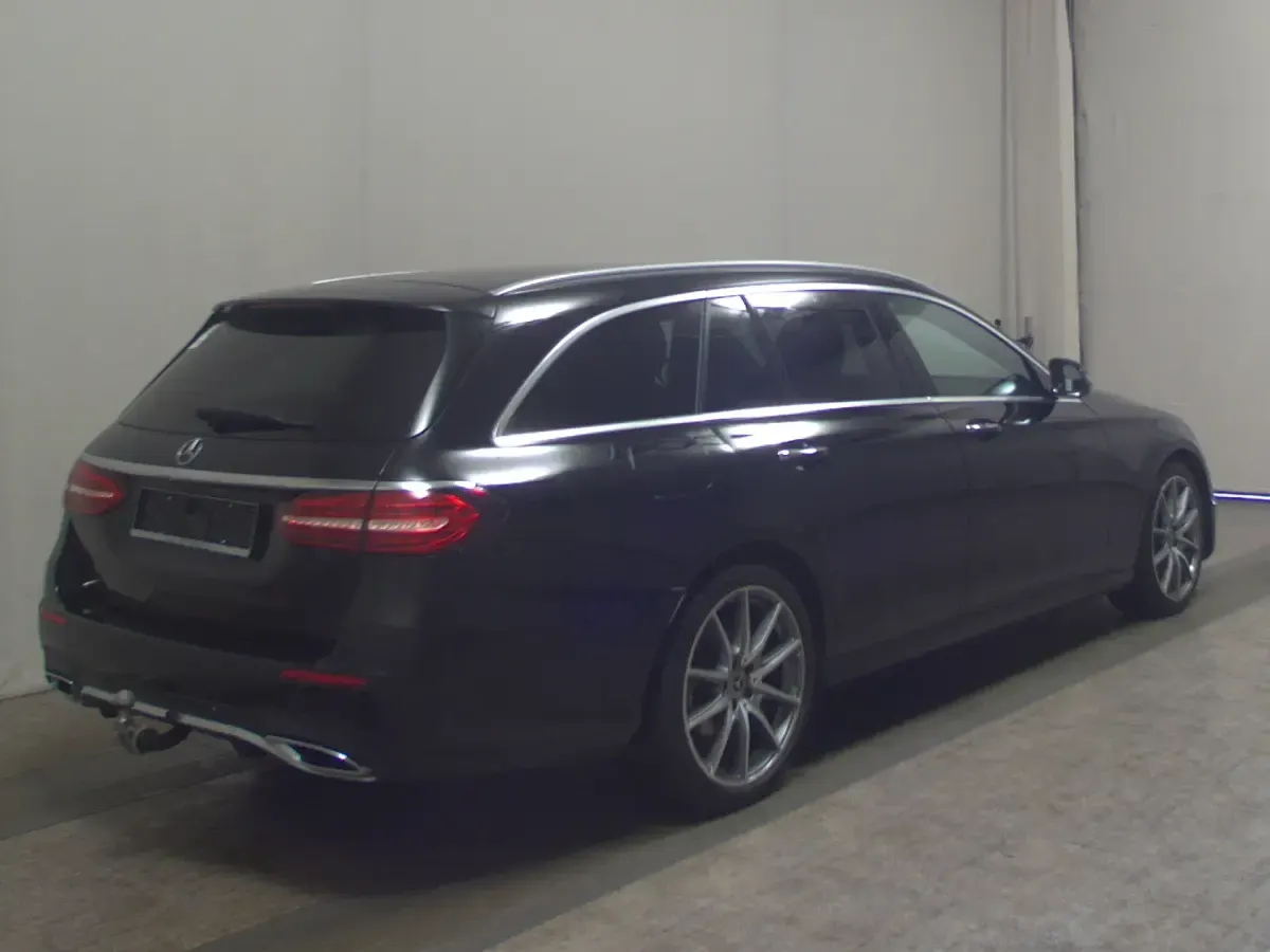 Gebraucht Mercedes E220 AMG line 220 PS (161 kW) 2022 Schwarz Kombi