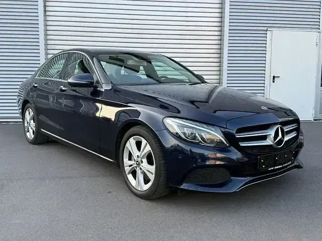Gebraucht Mercedes C200 136 PS (100 kW) 2018 Blau Limousine