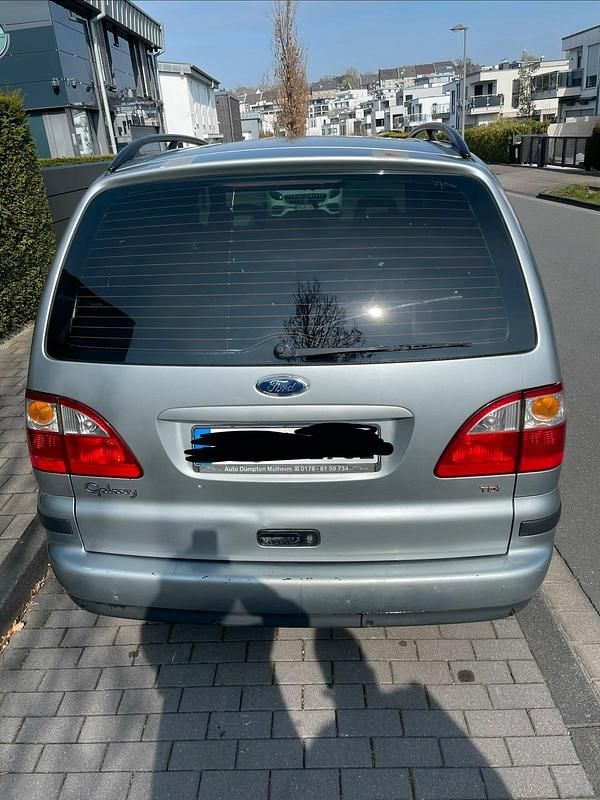 Gebraucht Ford Galaxy 116 PS (85 kW) 2004 Silber Van / Kleinbus