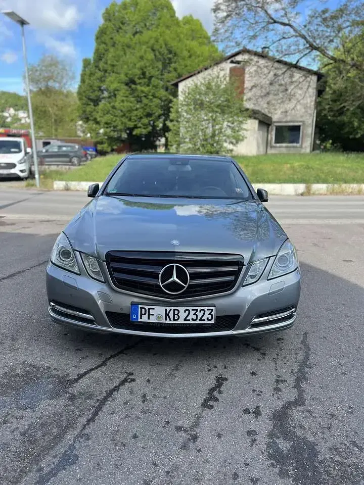 Gebraucht Mercedes E220 Avantgarde 170 PS (125 kW) 2011 Grau Limousine