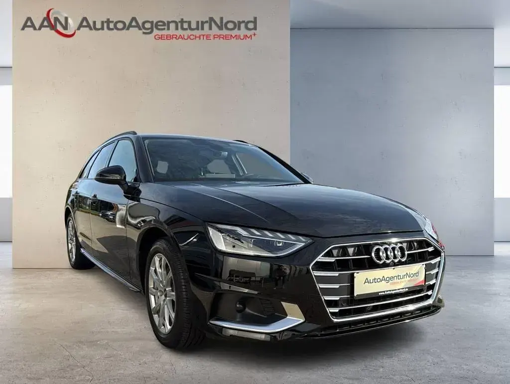 Gebraucht Audi A4 Sport 163 PS (119 kW) 2023 Schwarz Kombi