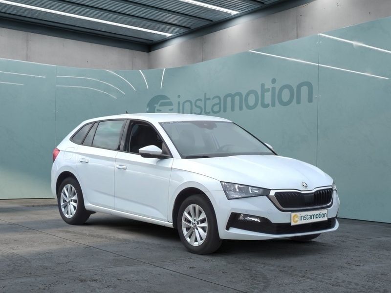 Weiß Gebraucht 2024 Skoda Scala Kleinwagen | 19.279 € (Fairer Preis) - Bild 1/4