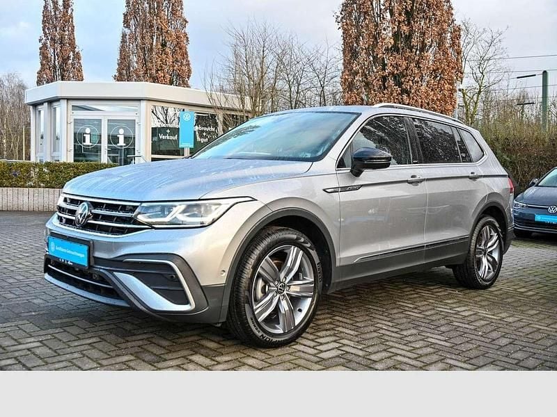 Pyritsilber metallic Gebraucht 2024 VW Tiguan Allspace SUV | 38.750 € (Fairer Preis) - Bild 1/4