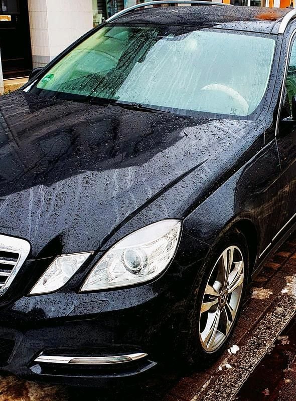 Gebraucht Mercedes E250 204 PS (150 kW) 2012 Schwarz Kombi