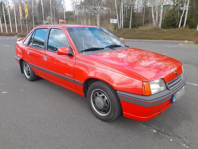 Rot Gebraucht 1991 Opel Kadett Limousine | 4.500 € - Bild 1/4