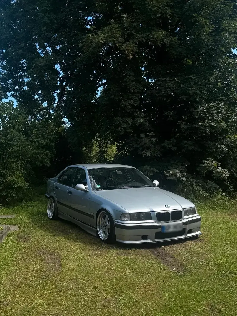 Gebraucht BMW 318 140 PS (102 kW) 1997 Silber Limousine