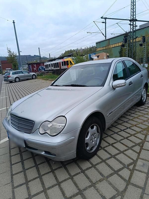 Silber Gebraucht 2003 Mercedes C180 Limousine | 2.500 € (Fairer Preis) - Bild 1/4