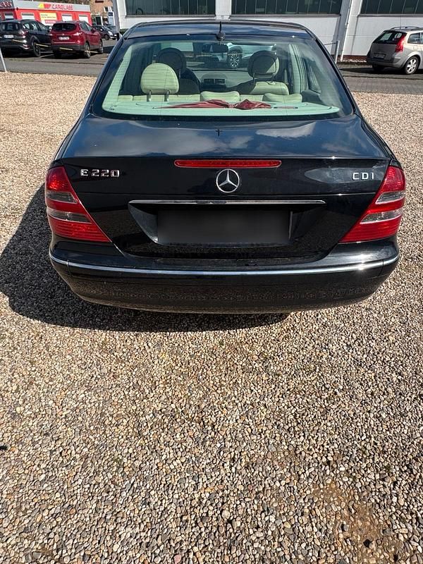 Gebraucht Mercedes E220 150 PS (110 kW) 2004 Limousine