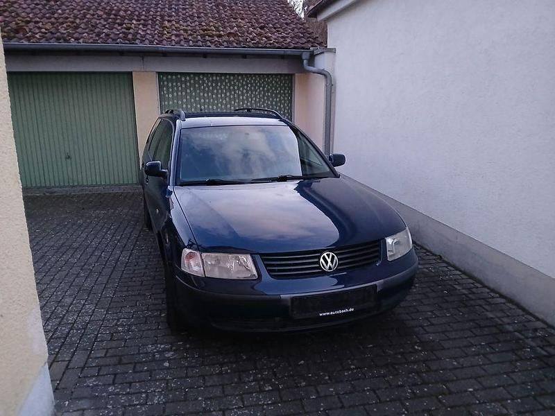 Gebraucht VW Passat Basis 125 PS (91 kW) 1998 Blau Kombi