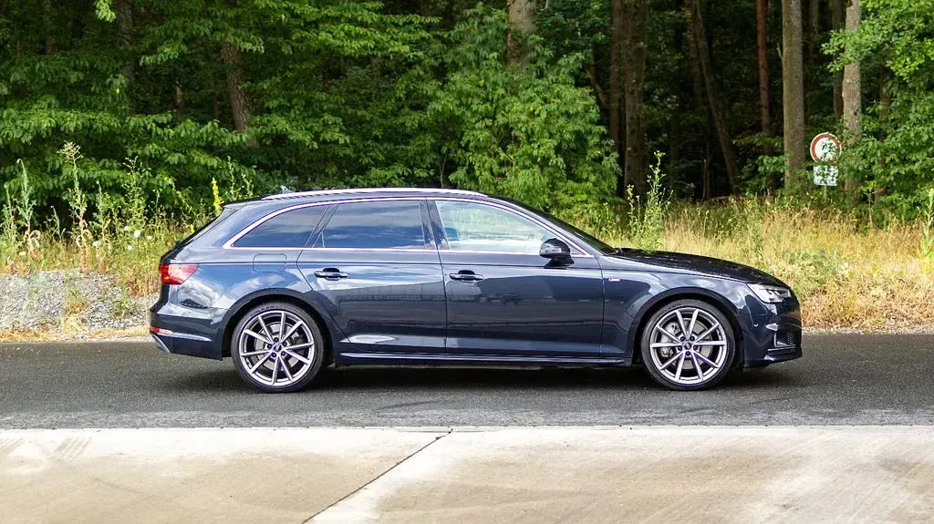 Gebraucht Audi A4 S-Line 272 PS (200 kW) 2018 Blau Limousine