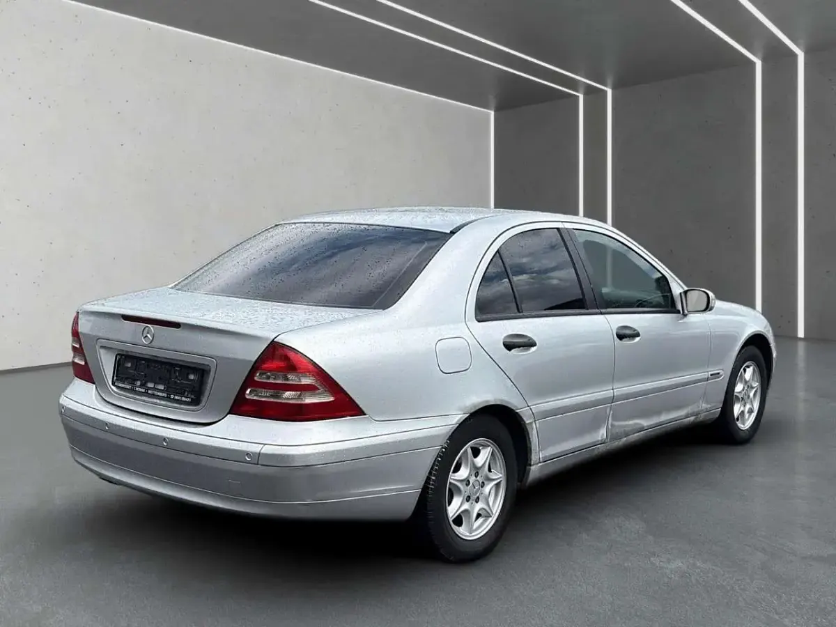 Gebraucht Mercedes C180 143 PS (105 kW) 2002 Silber Limousine