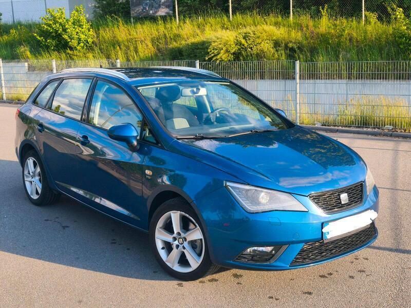 Blau Gebraucht 2013 Seat Ibiza ST Kombi | 4.690 € (Guter Preis) - Bild 1/4