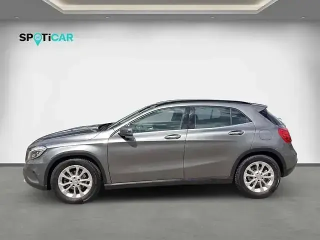 Gebraucht Mercedes GLA200 156 PS (114 kW) 2014 Mountaingrau  met. SUV