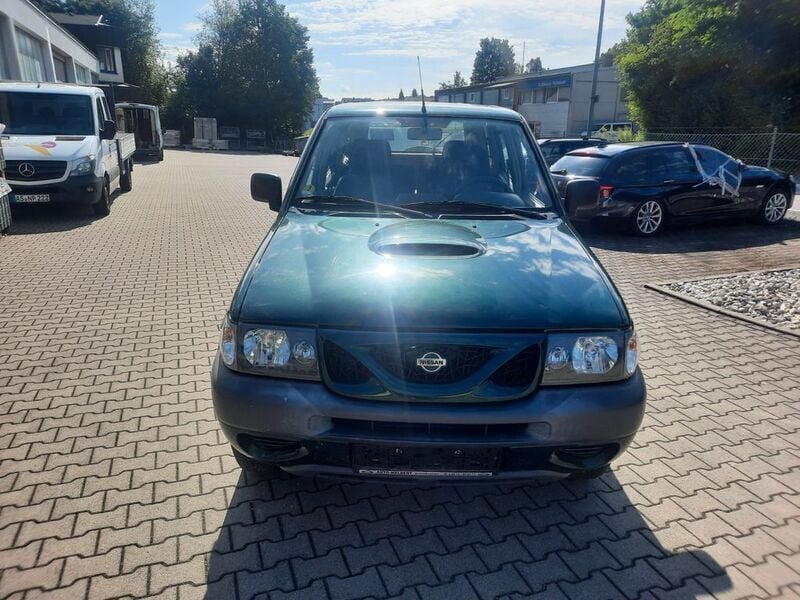 Grün Gebraucht 2001 Nissan Terrano Comfort SUV | 1.990 € (Guter Preis) - Bild 1/4
