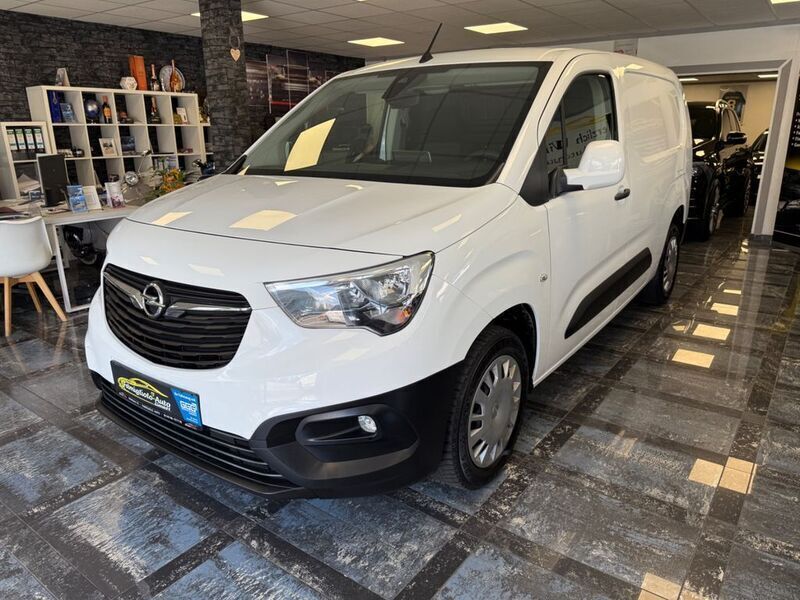 Weiß Gebraucht 2019 Opel Combo Edition Van / Kleinbus | 9.450 € (Fairer Preis) - Bild 1/4