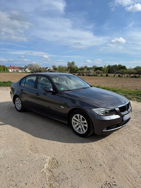 Grau Gebraucht 2008 BMW 320 Limousine | 8.700 € (Etwas zu teuer) - Bild 1/4