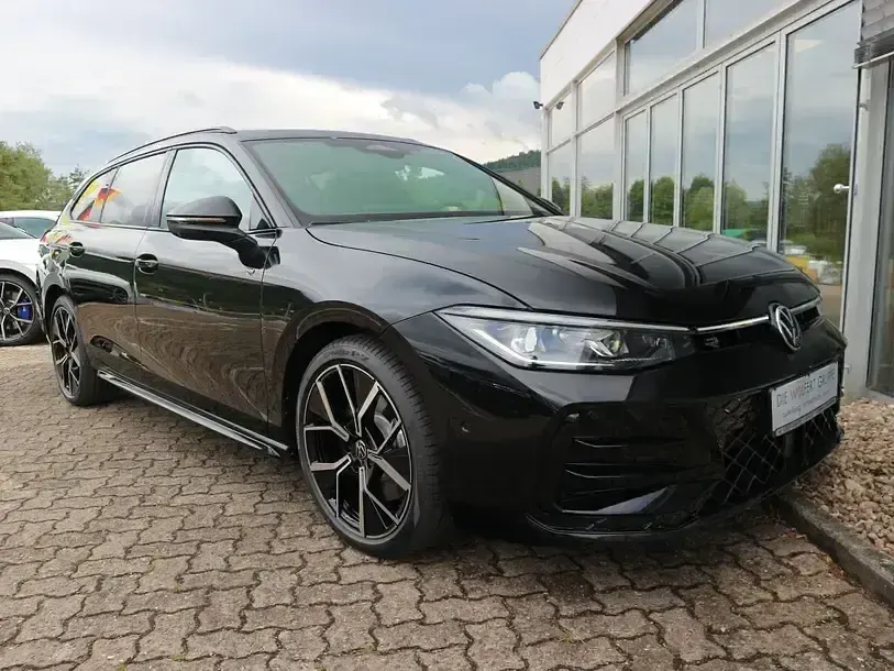 Gebraucht VW Passat R-line 193 PS (141 kW) 2025 Grenadillschwarz metallic Kombi