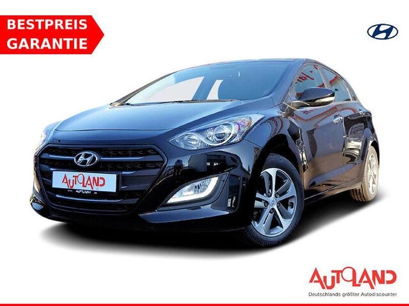 Schwarz Gebraucht 2015 Hyundai i30 Style Limousine | 13.990 € (Teuer) - Bild 1/4
