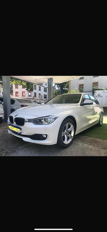 Gebraucht BMW 318 105 PS (77 kW) 2013 Weiß Limousine