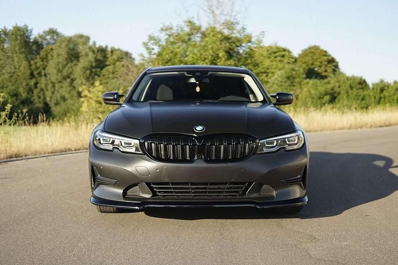 Grau Gebraucht 2019 BMW 320 Advantage Limousine | 30.000 € (Teuer) - Bild 1/4